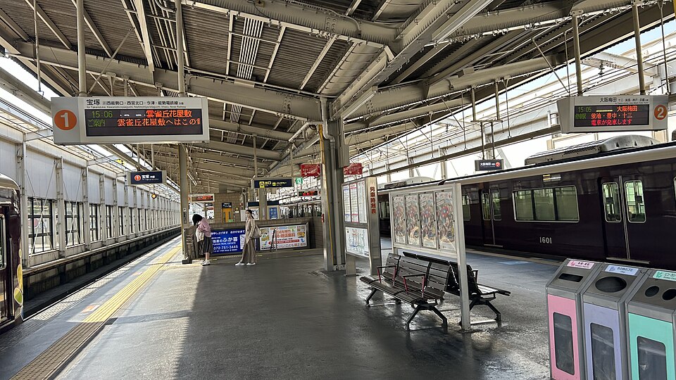 阪急池田駅ホームの参考写真